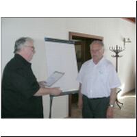 06 - pavel, ok1aiy dostava dalsi diplom......jpg