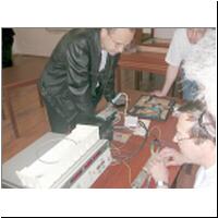 25 - riso, om2tw bedlive pozoruje frantu, ok1ca, jestli meri spravne.jpg